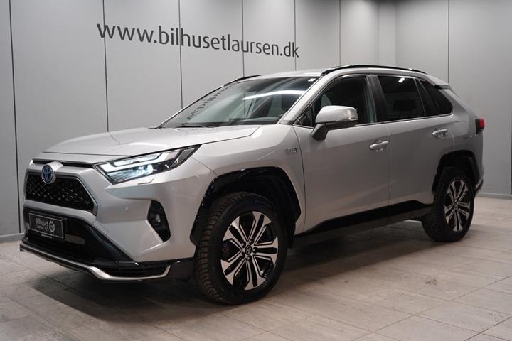 Grå Toyota RAV4 fra 2022