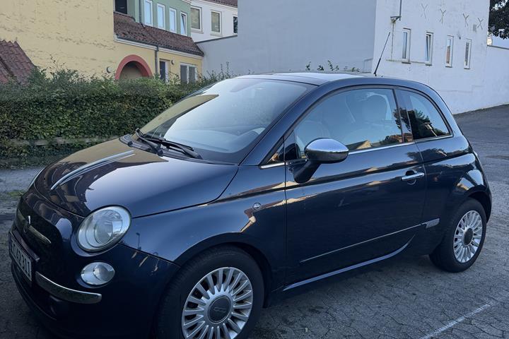 Blå Fiat 500 fra 2008