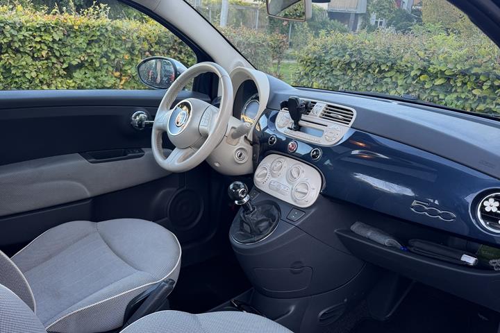 Blå Fiat 500 fra 2008