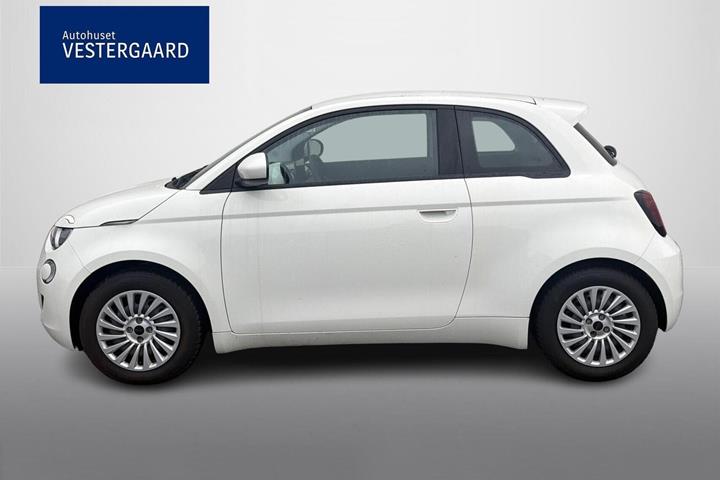 Hvid Fiat 500e fra 2023