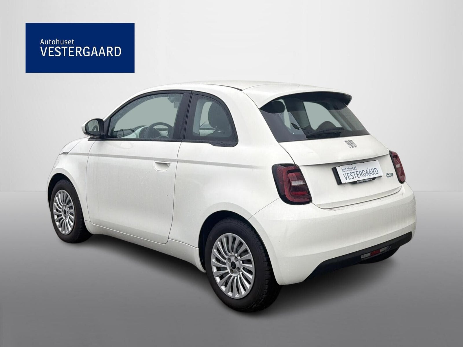 Hvid Fiat 500e fra 2023