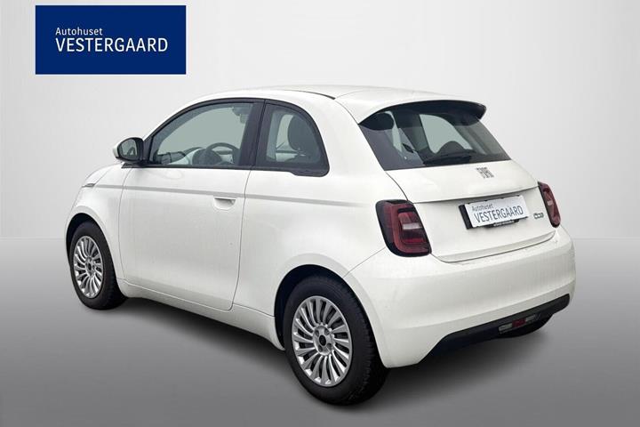 Hvid Fiat 500e fra 2023