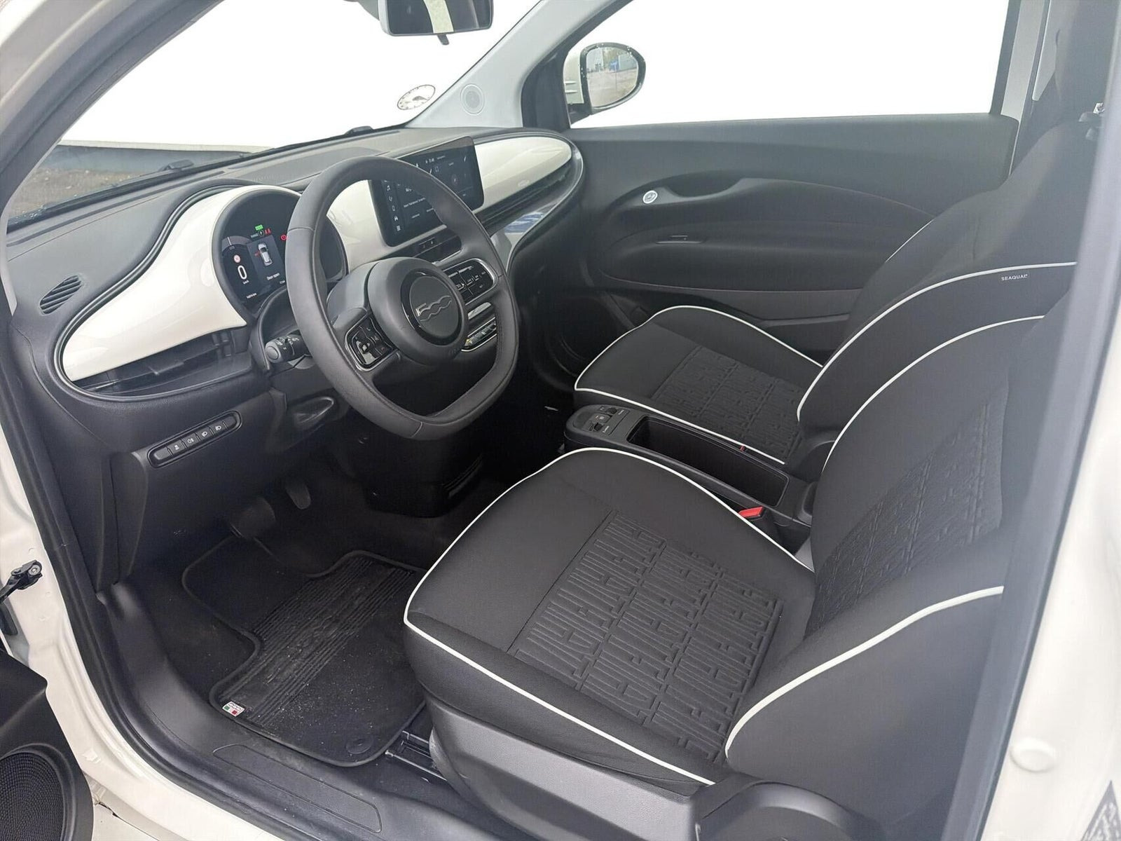 Hvid Fiat 500e fra 2023