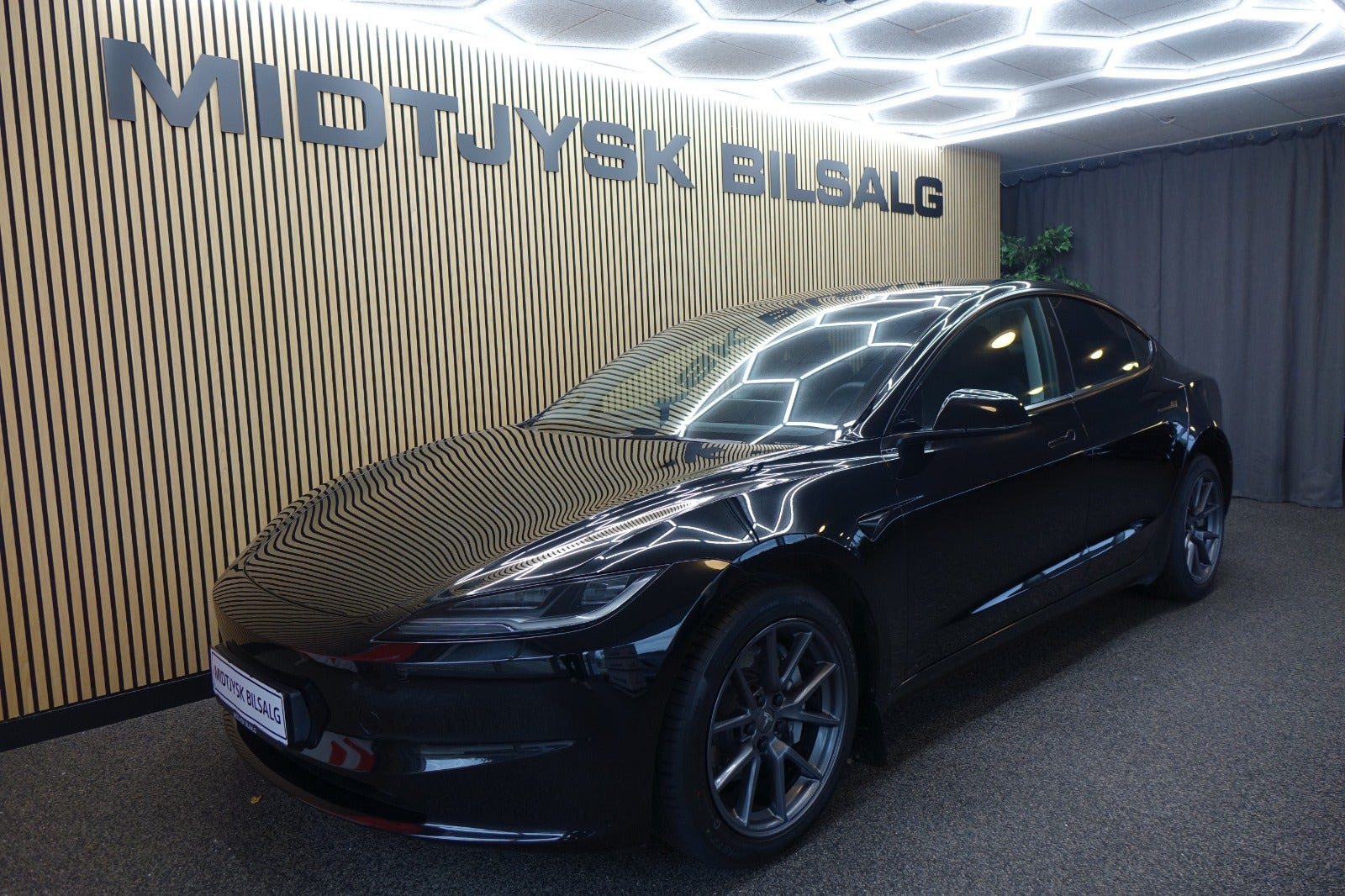Tesla Model 3 RWD