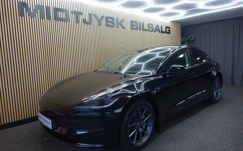 Tesla Model 3 RWD