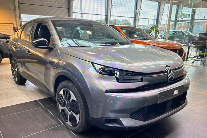 Grå Citroën ë-C4 X fra 2025