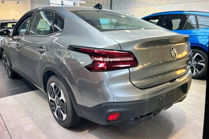 Grå Citroën ë-C4 X fra 2025