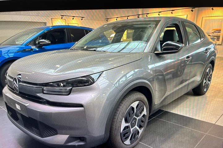 Grå Citroën ë-C4 X fra 2025