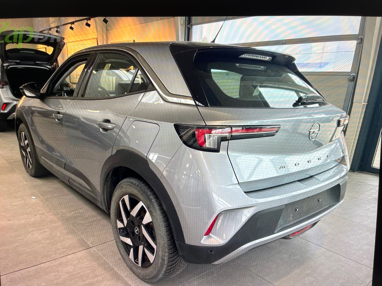 Grå Opel Mokka-e fra 2024