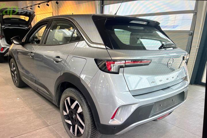 Grå Opel Mokka-e fra 2024