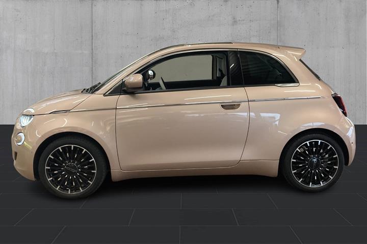 Grå Fiat 500e fra 2023
