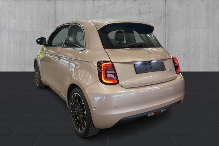 Grå Fiat 500e fra 2023