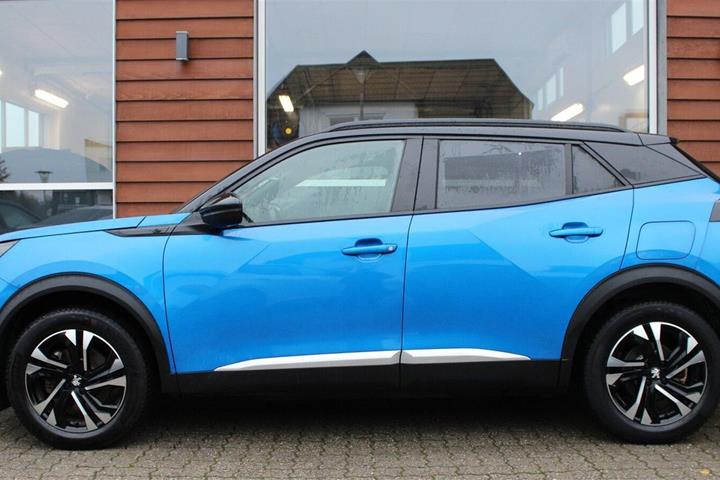 Blå Peugeot e-2008 fra 2020