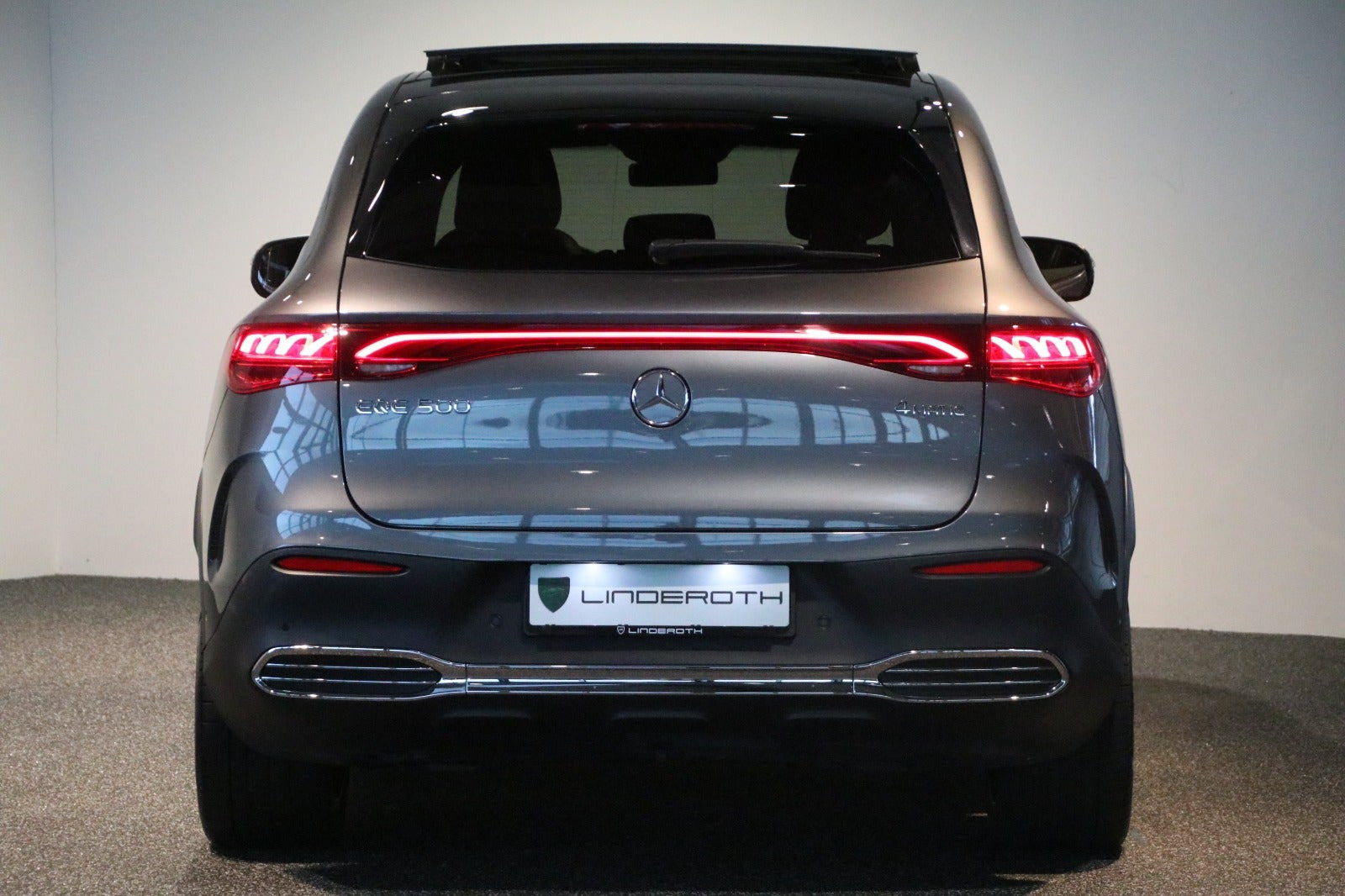 Grå Mercedes EQE500 SUV fra 2024