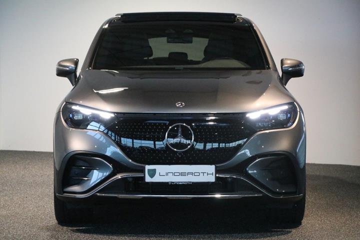 Grå Mercedes EQE500 SUV fra 2024