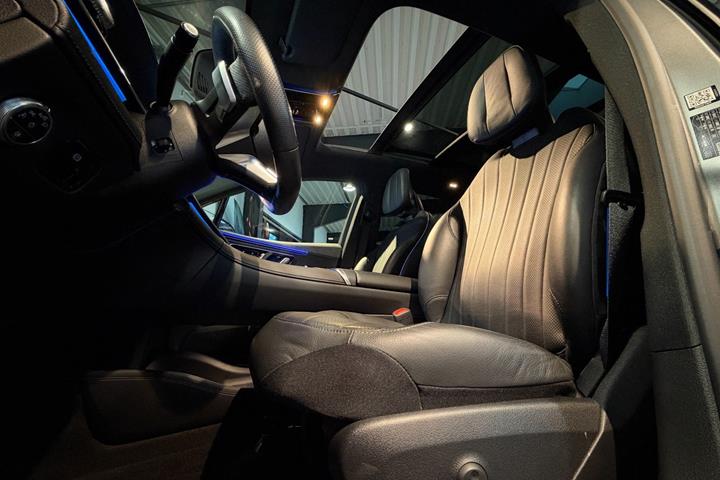 Grå Mercedes EQE500 SUV fra 2024