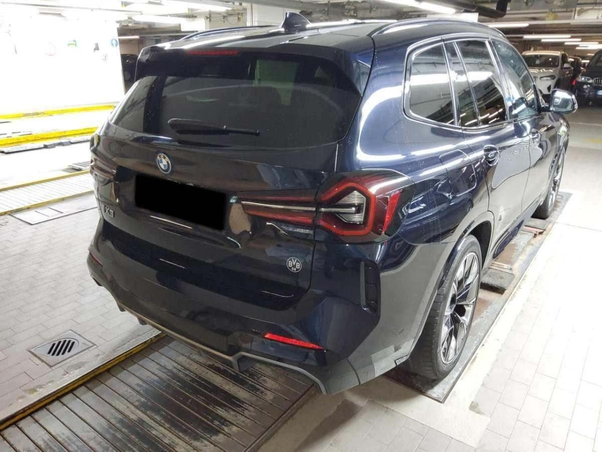 Blå BMW iX3 fra 2024