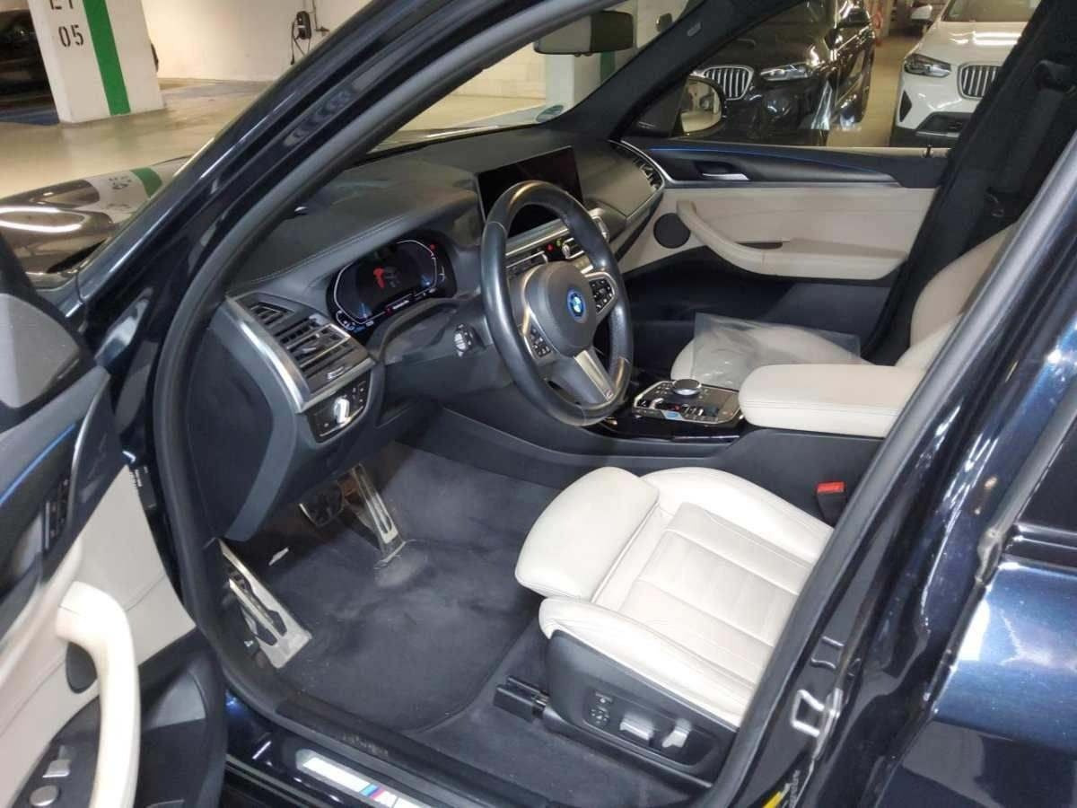 Blå BMW iX3 fra 2024
