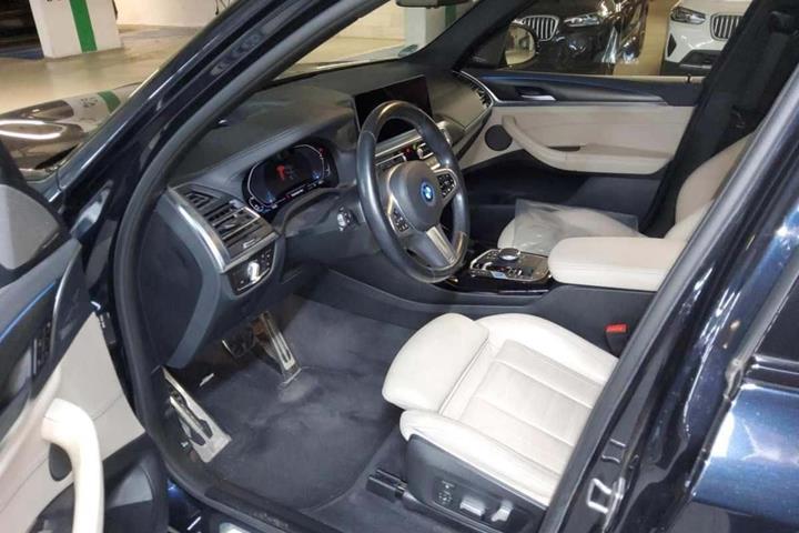 Blå BMW iX3 fra 2024