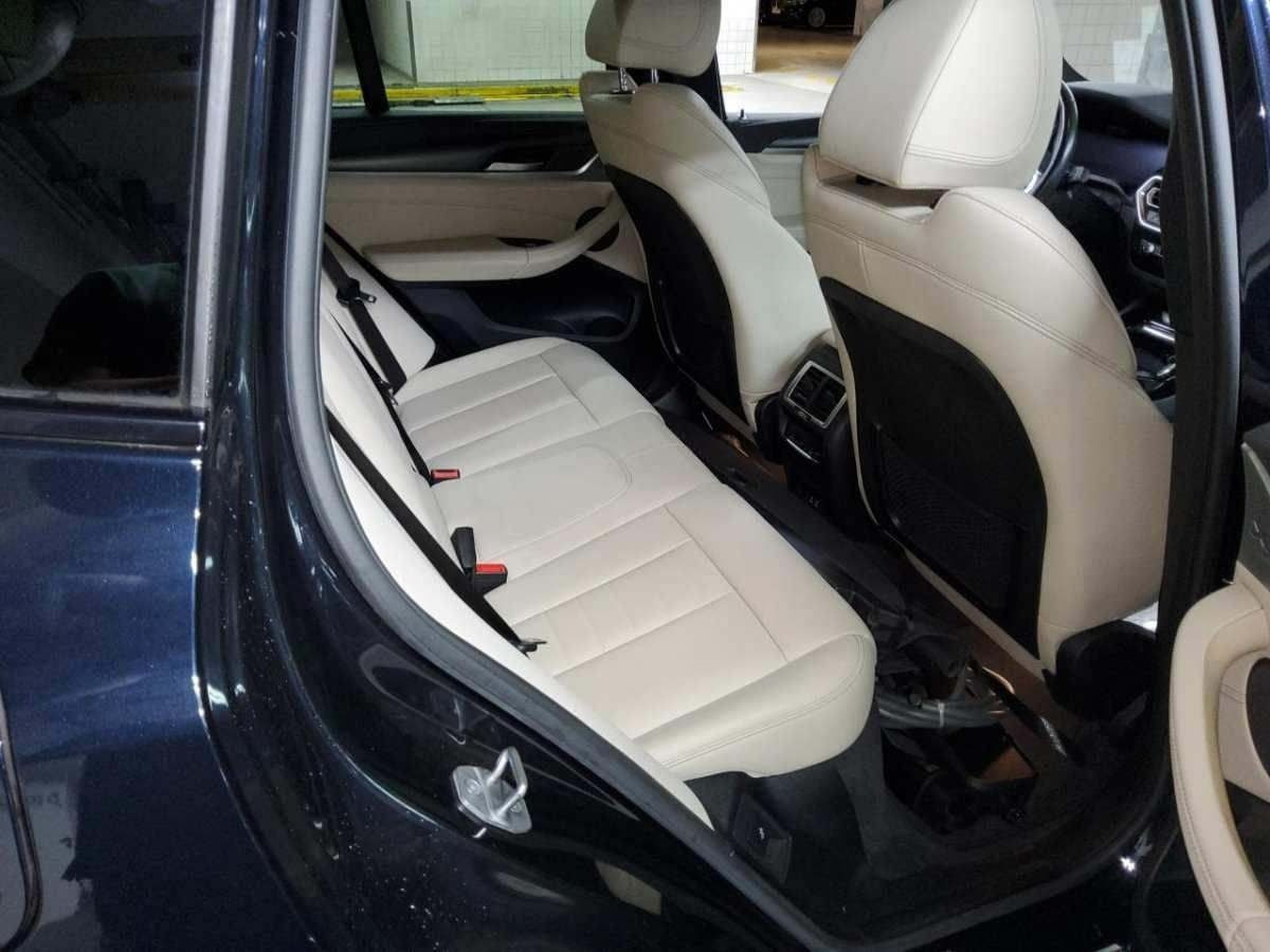Blå BMW iX3 fra 2024