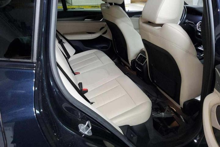 Blå BMW iX3 fra 2024