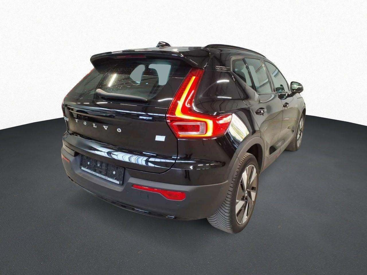 Sort Volvo XC40 fra 2024