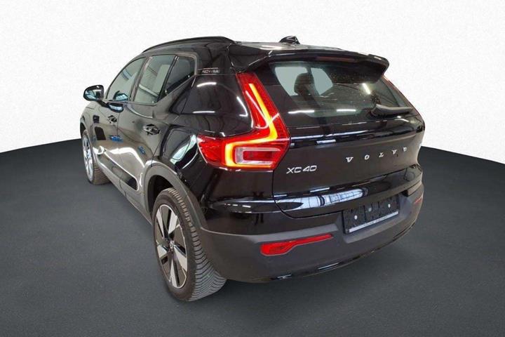 Sort Volvo XC40 fra 2024