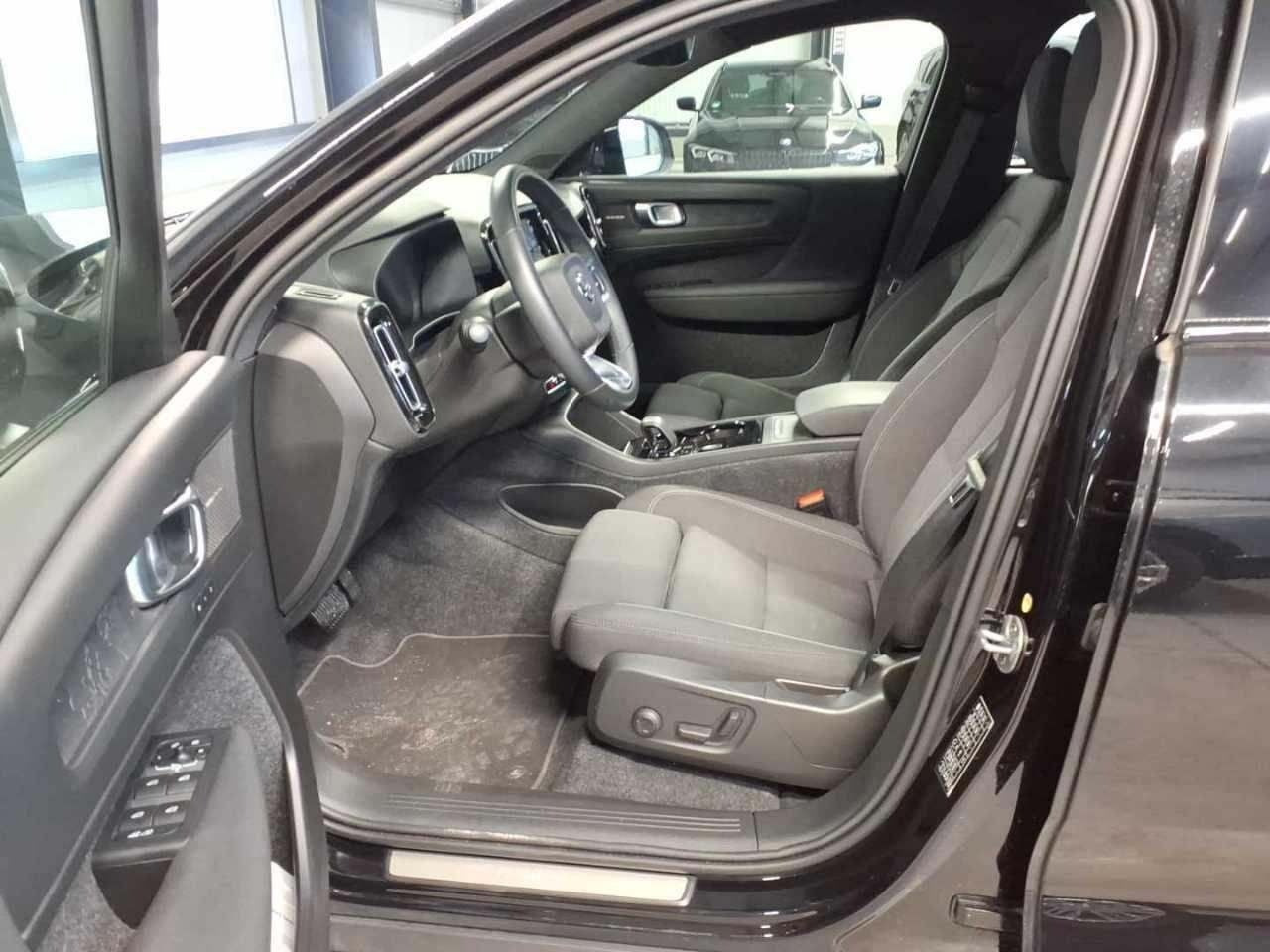 Sort Volvo XC40 fra 2024