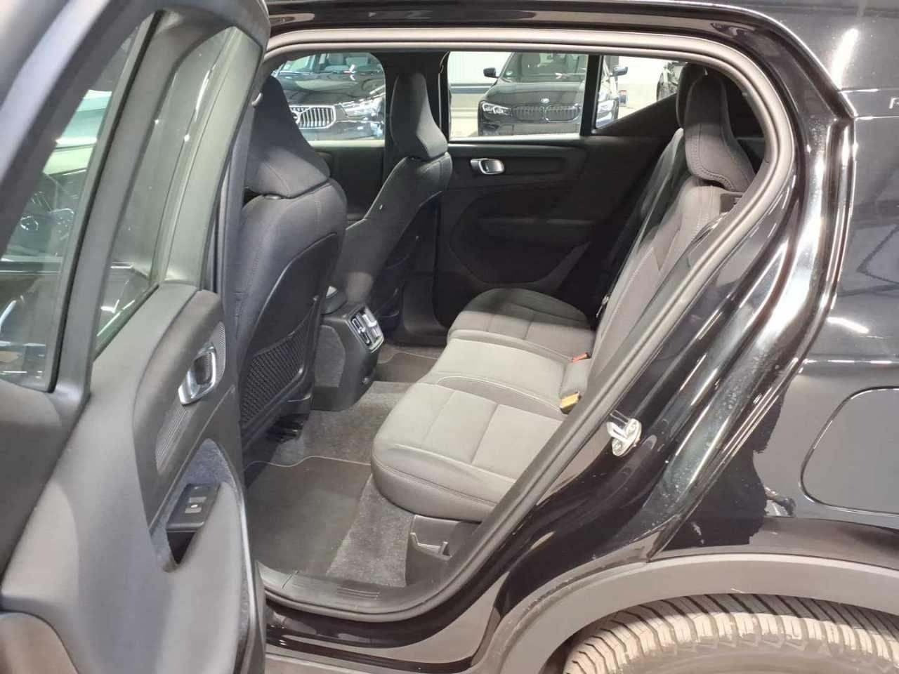 Sort Volvo XC40 fra 2024
