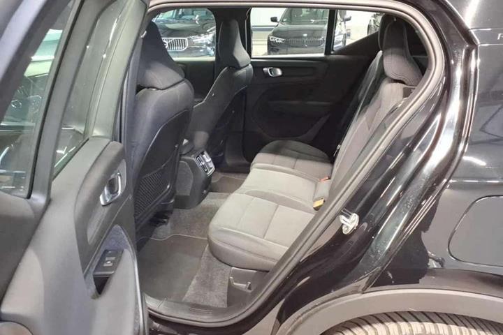 Sort Volvo XC40 fra 2024
