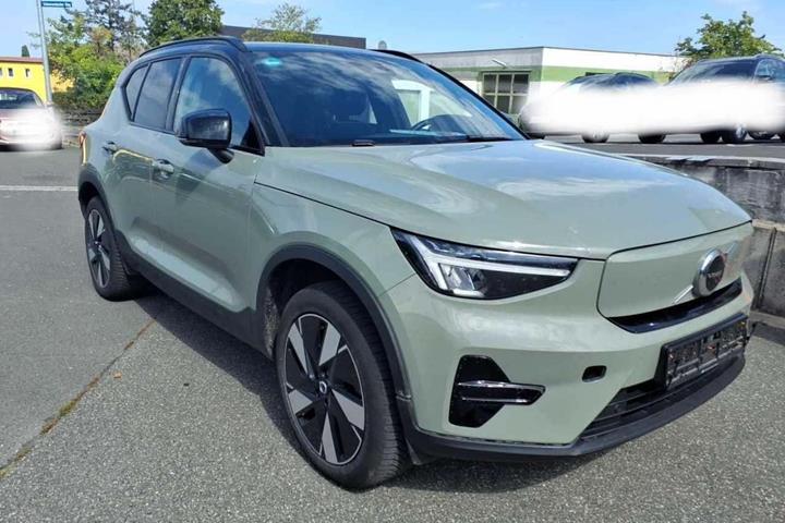Grøn Volvo XC40 fra 2024