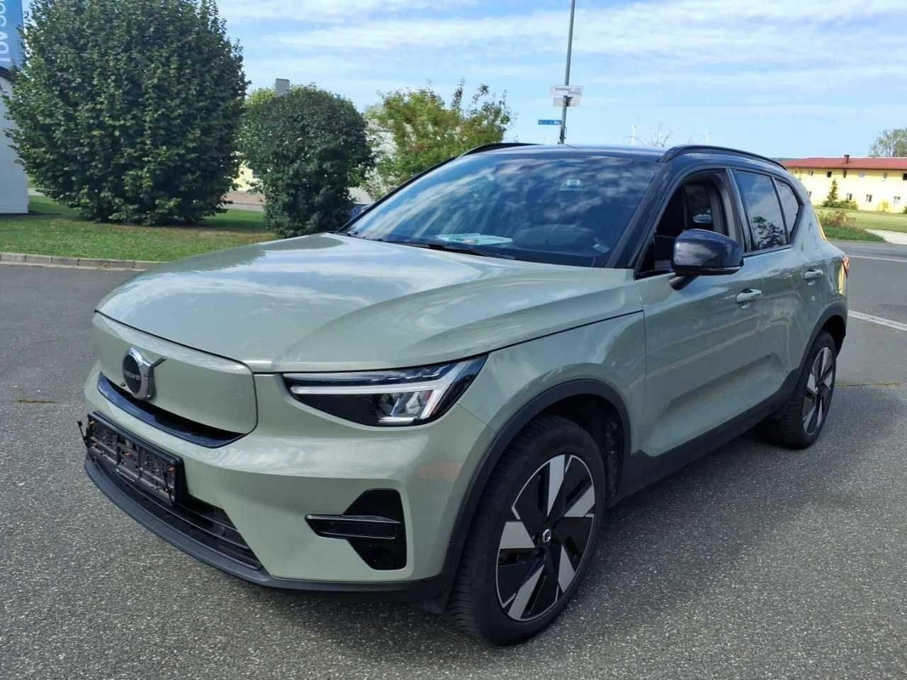 Grøn Volvo XC40 fra 2024