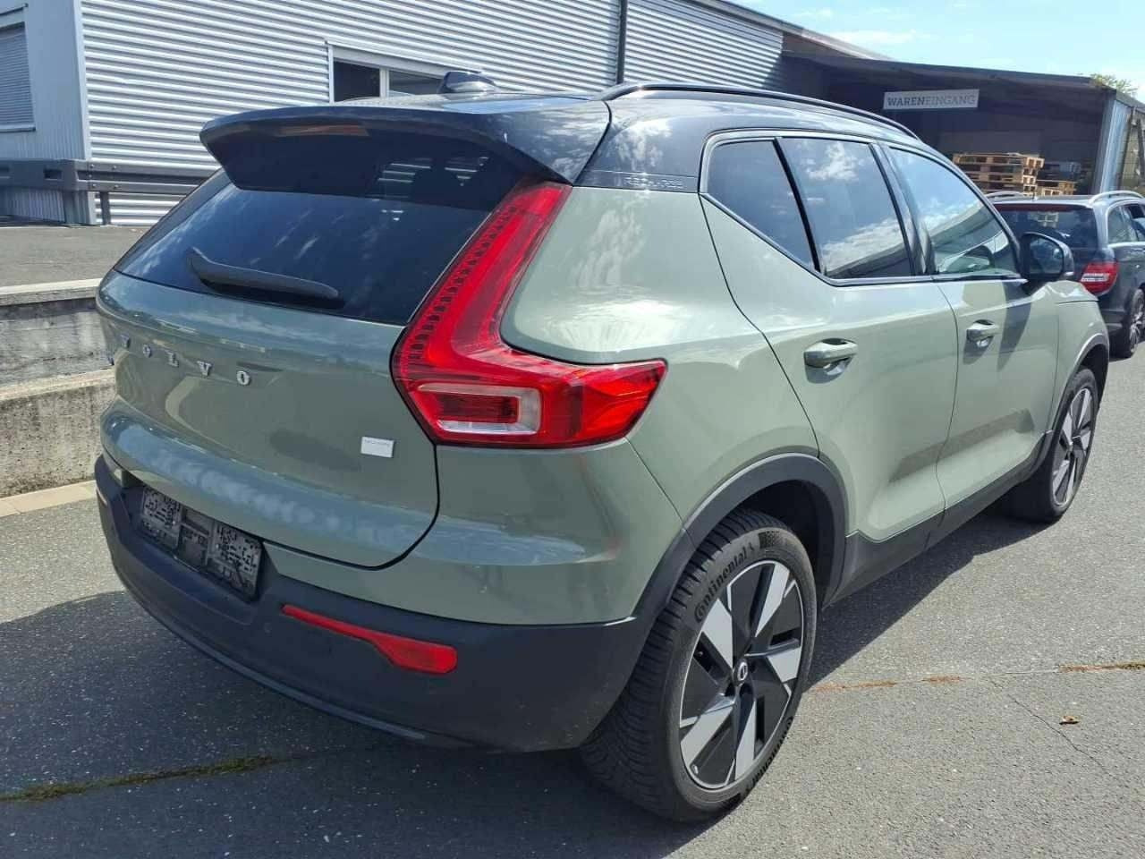 Grøn Volvo XC40 fra 2024