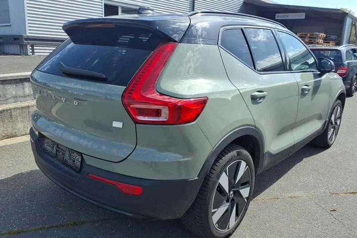 Grøn Volvo XC40 fra 2024