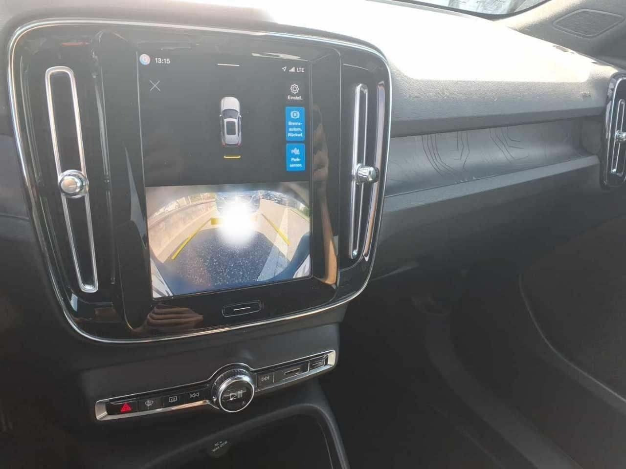 Grøn Volvo XC40 fra 2024