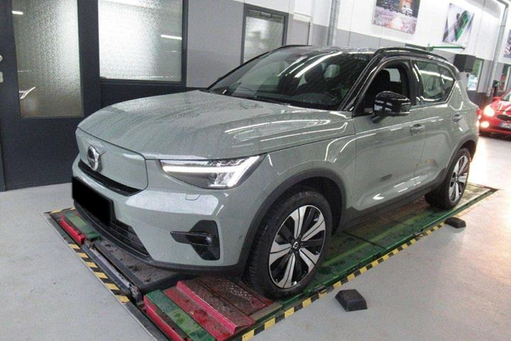 Grøn Volvo XC40 fra 2023