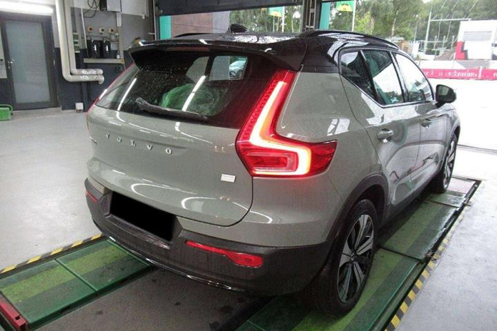 Grøn Volvo XC40 fra 2023