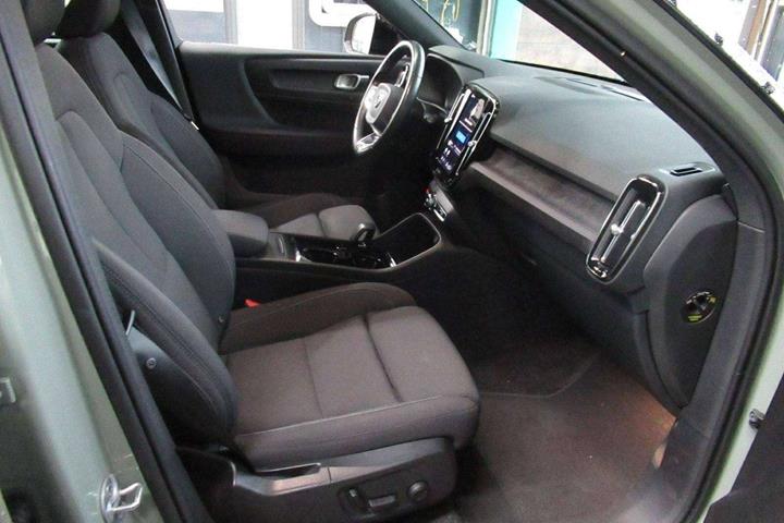 Grøn Volvo XC40 fra 2023
