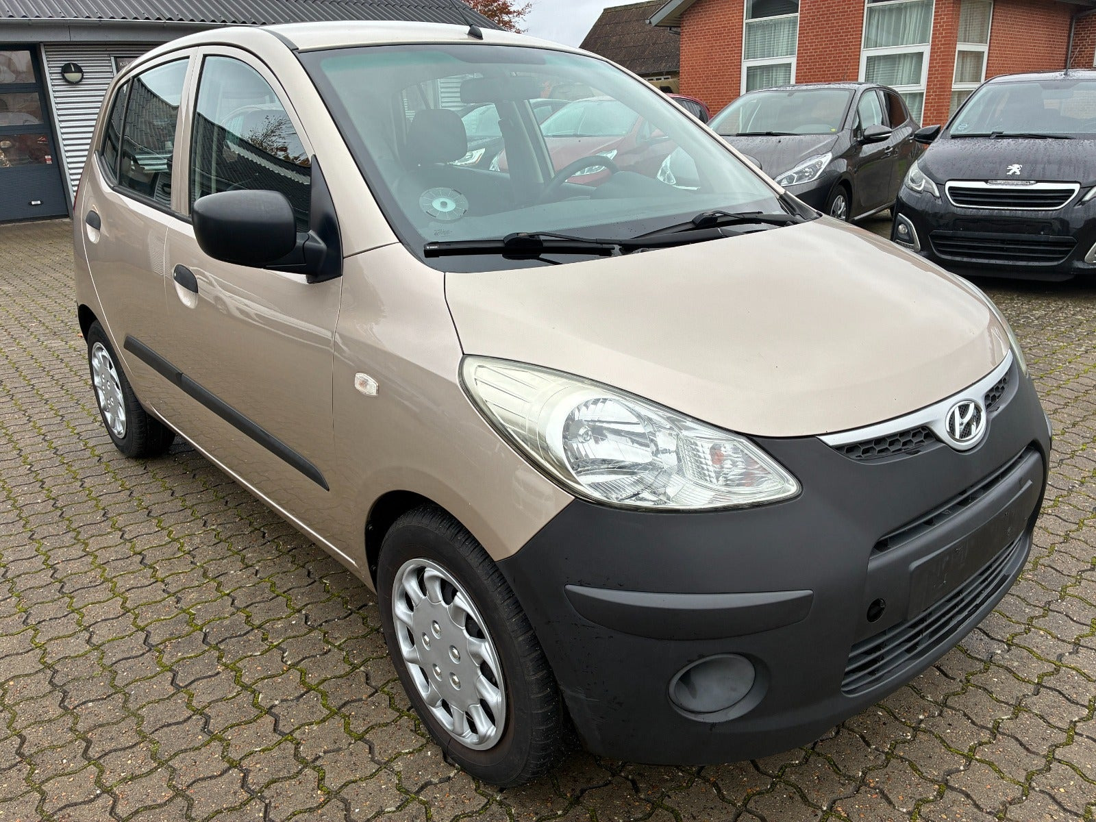 Beige Hyundai i10 fra 2008