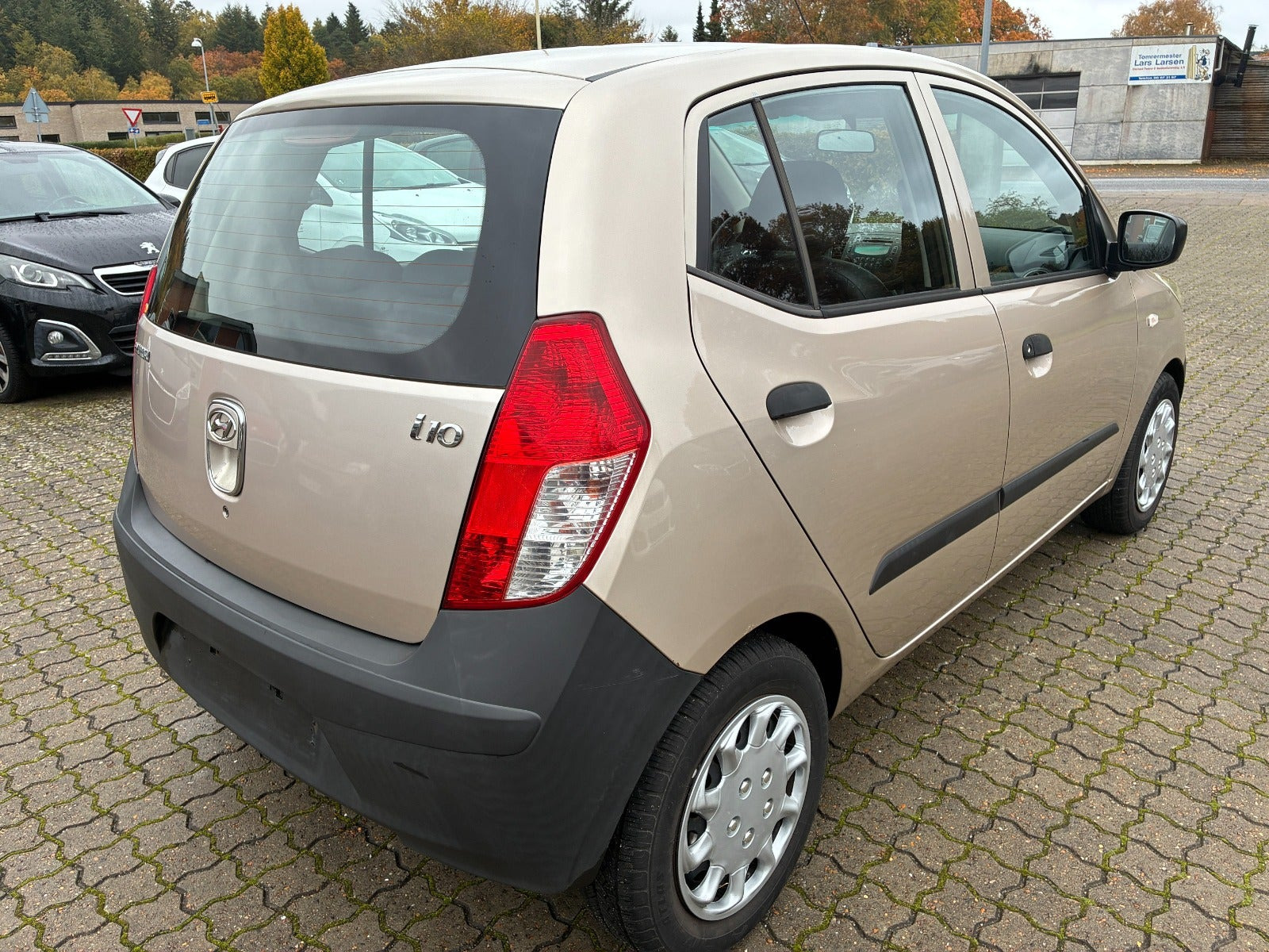 Beige Hyundai i10 fra 2008