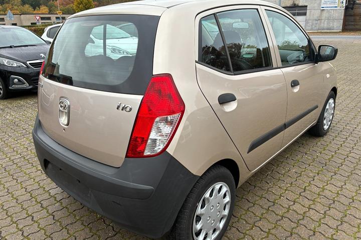 Beige Hyundai i10 fra 2008