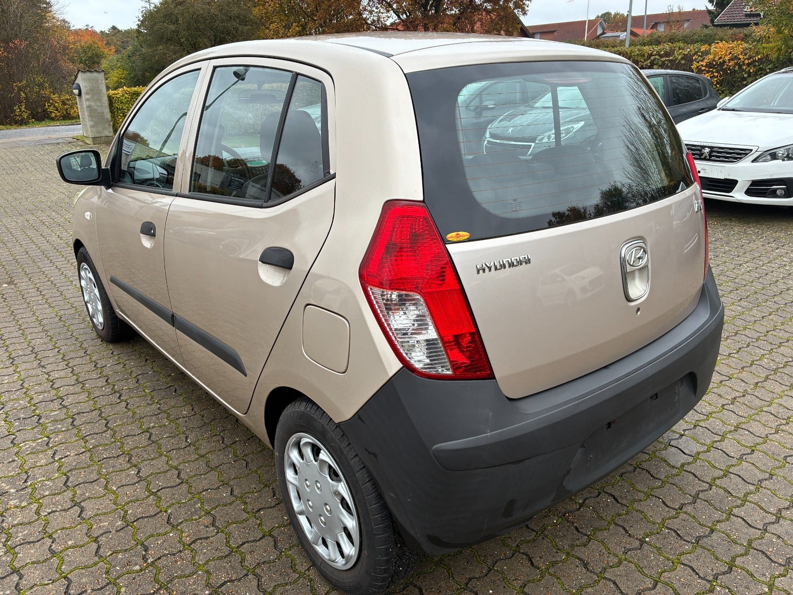 Beige Hyundai i10 fra 2008
