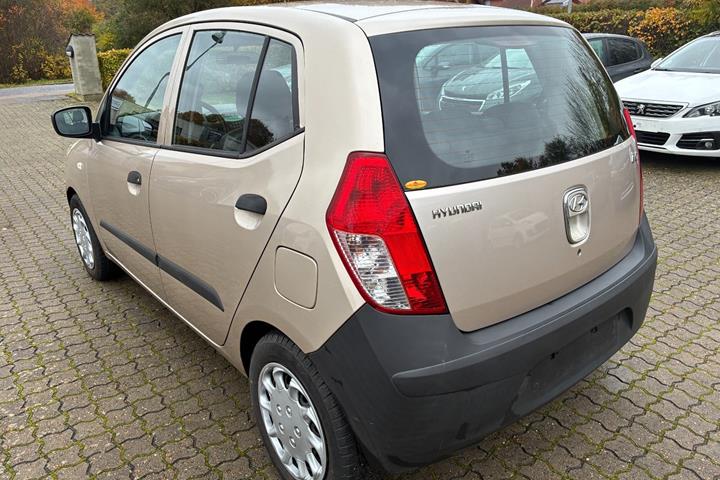 Beige Hyundai i10 fra 2008