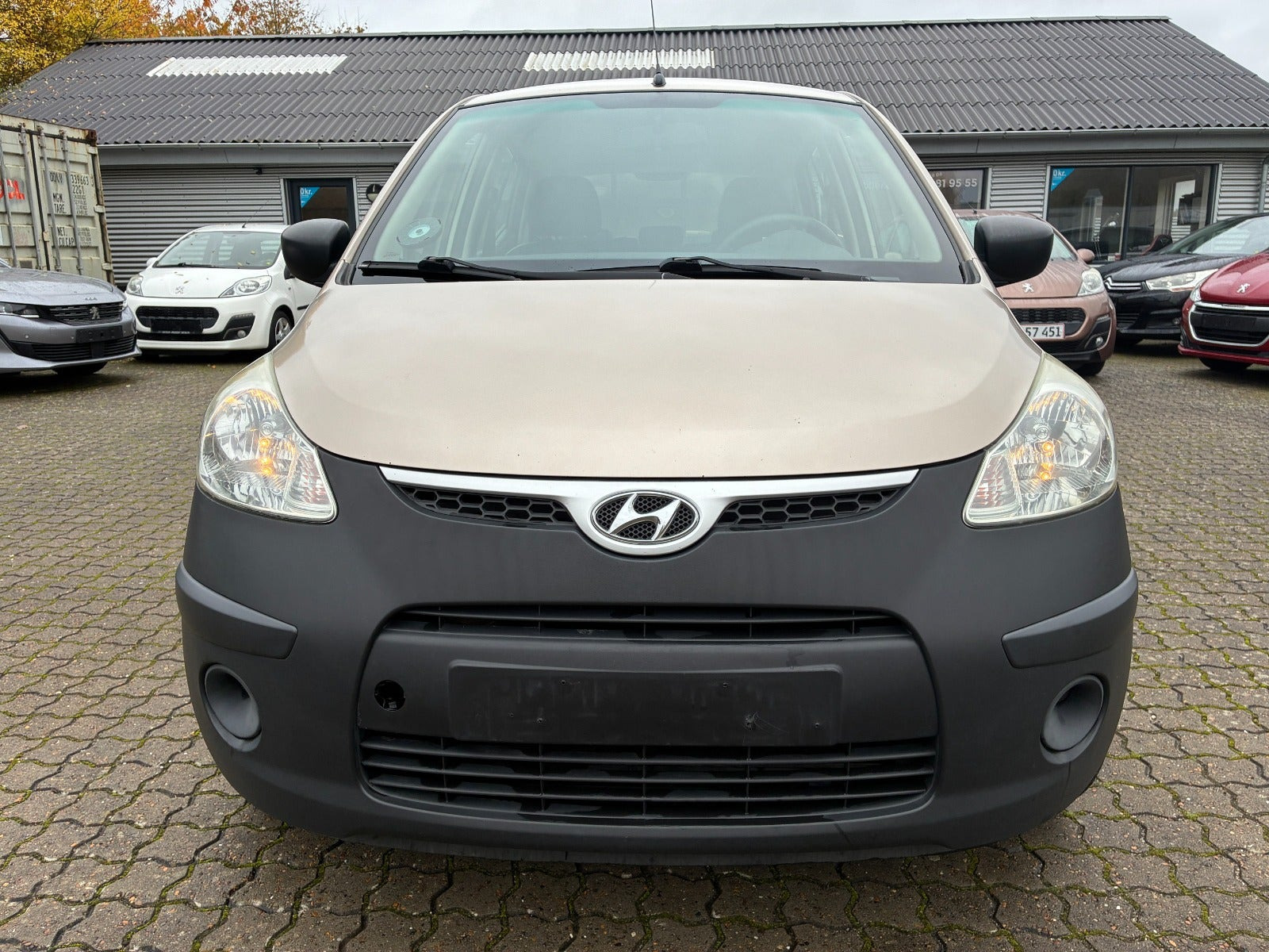 Beige Hyundai i10 fra 2008