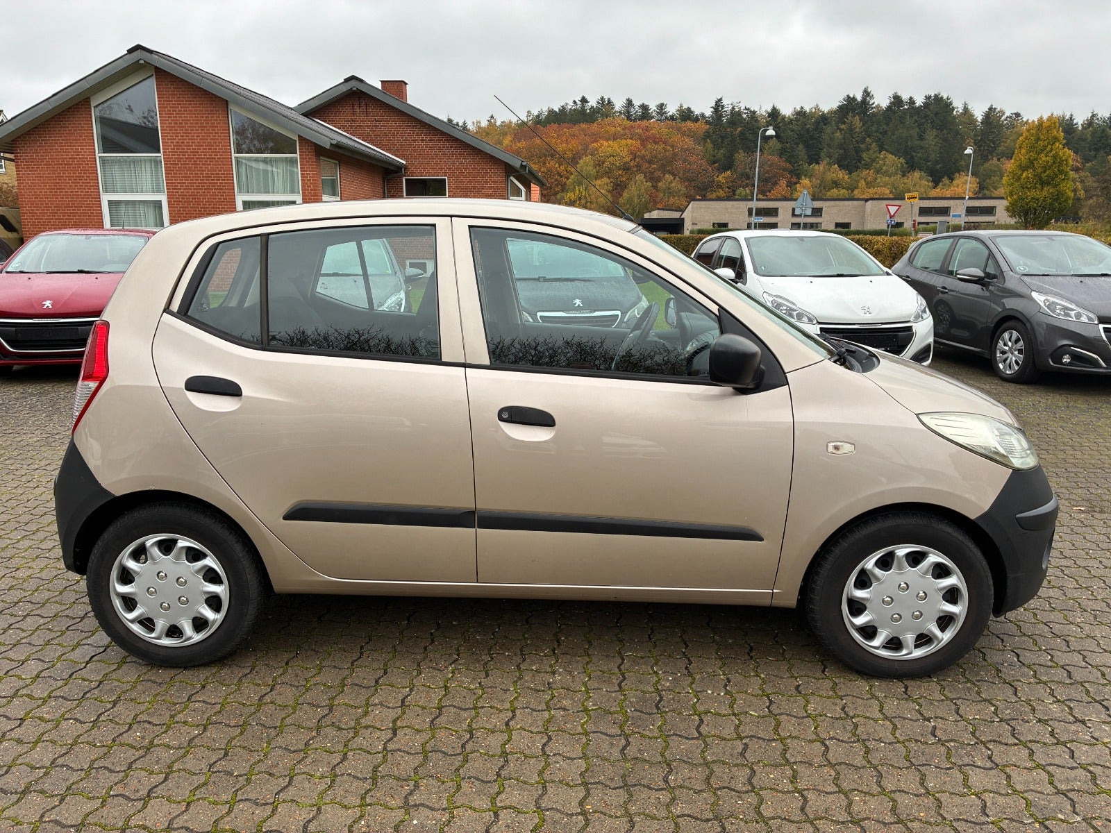 Beige Hyundai i10 fra 2008