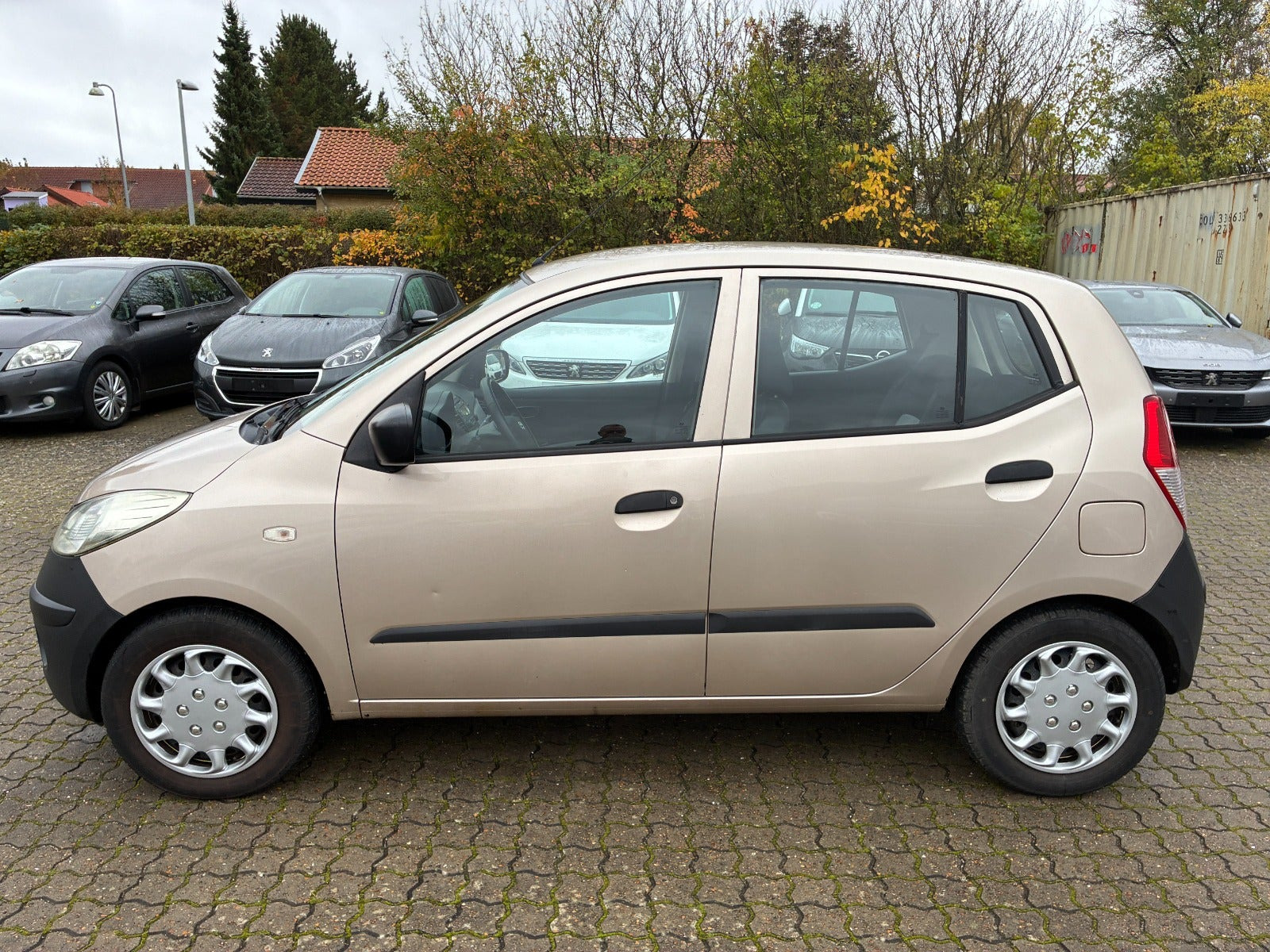 Beige Hyundai i10 fra 2008