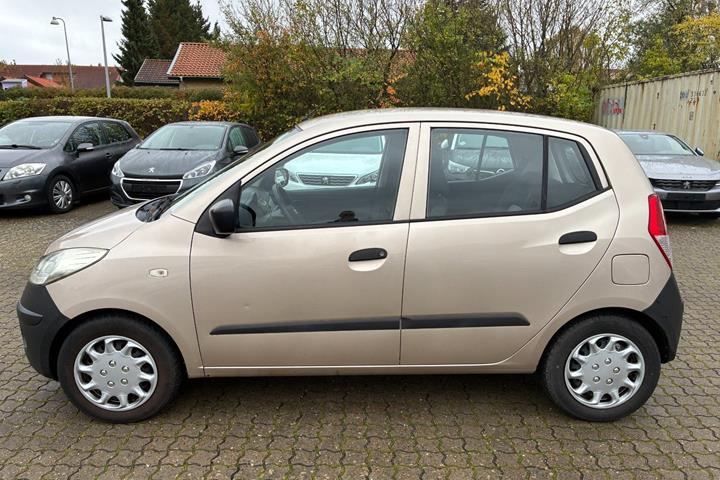 Beige Hyundai i10 fra 2008