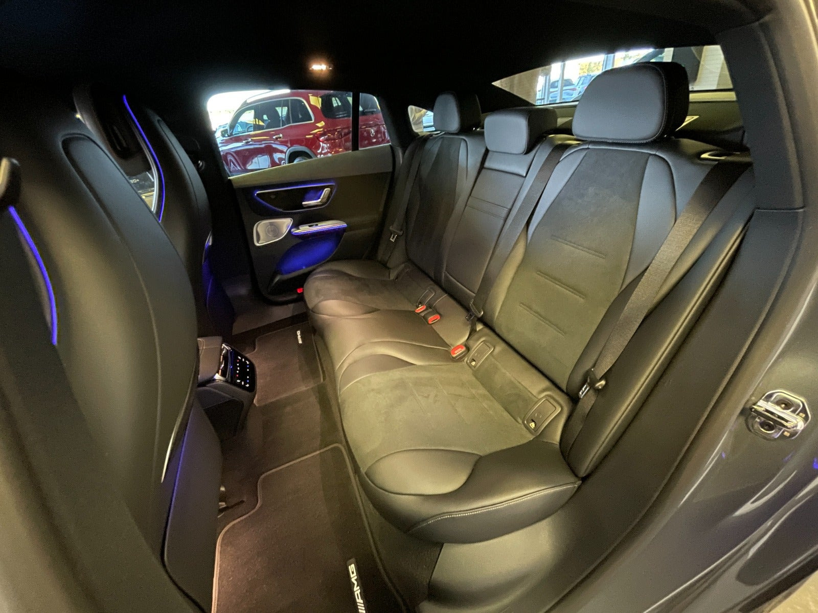 Grå Mercedes EQE350+ fra 2025