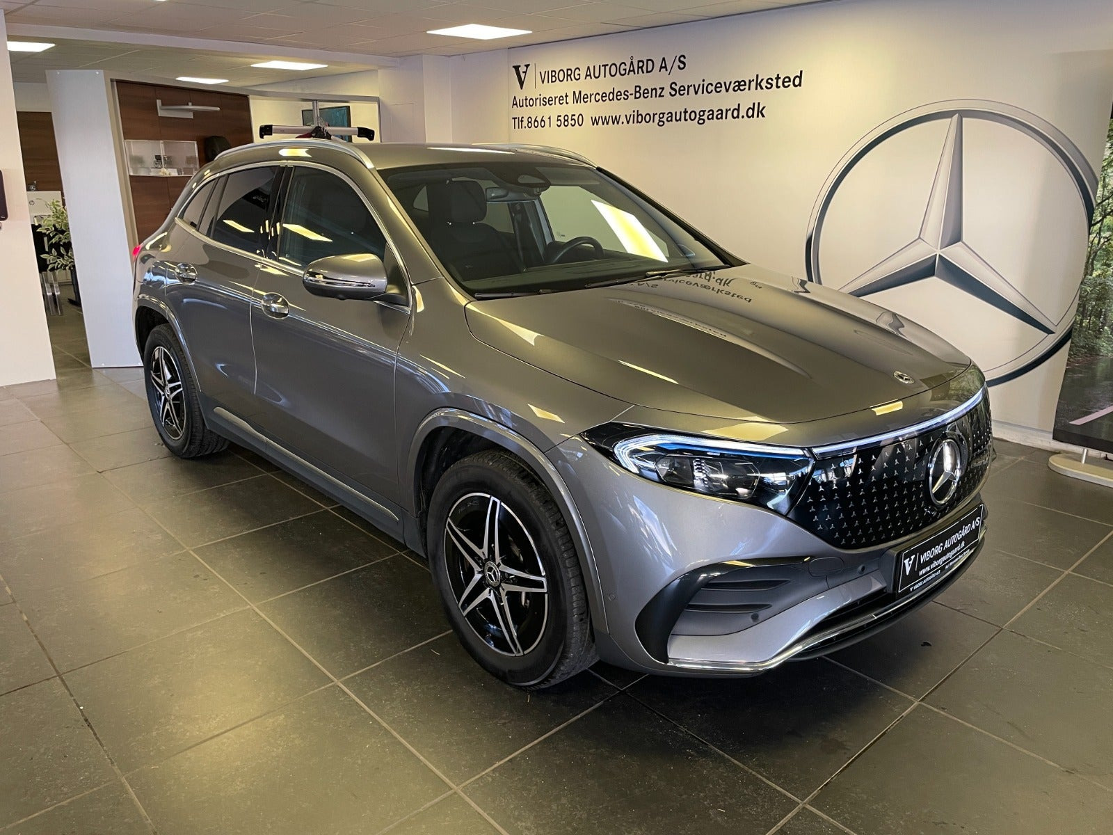 Grå Mercedes EQA250+ fra 2025