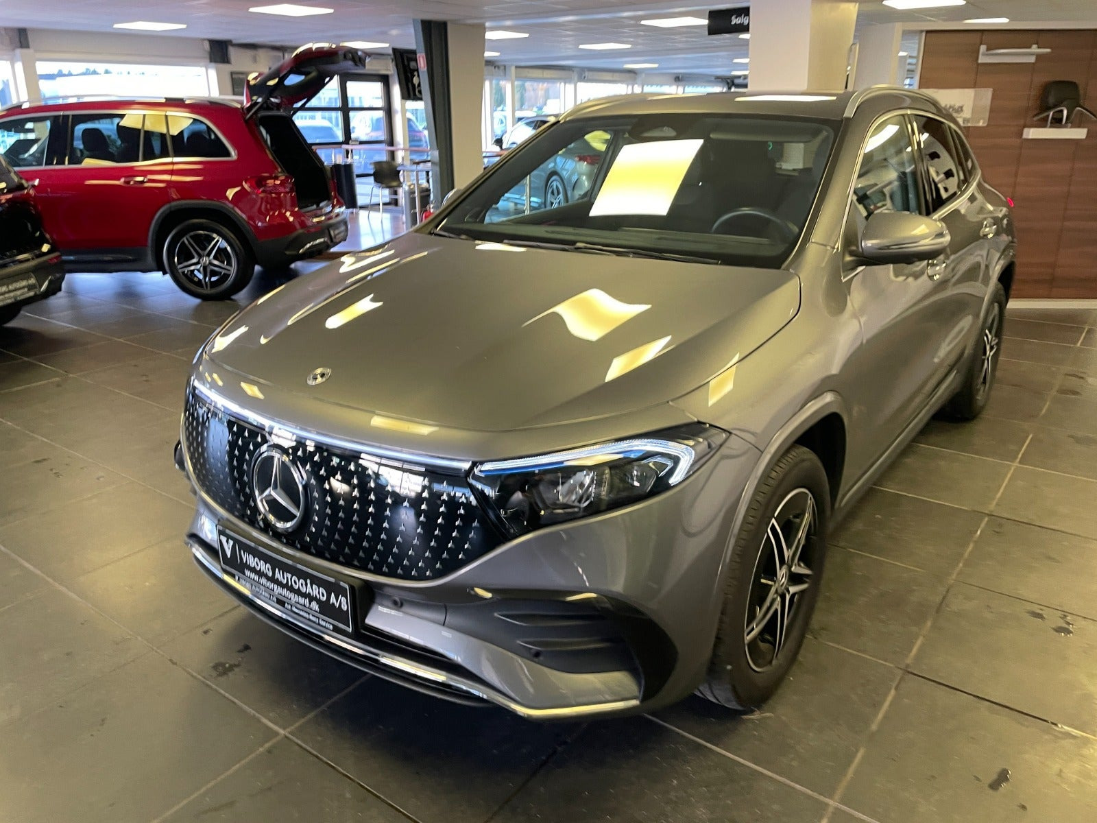 Grå Mercedes EQA250+ fra 2025